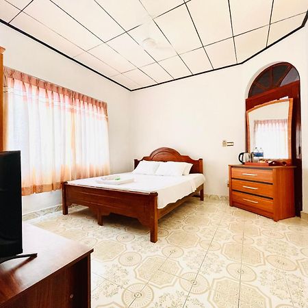 Rivinson Hotel Negombo Exterior foto