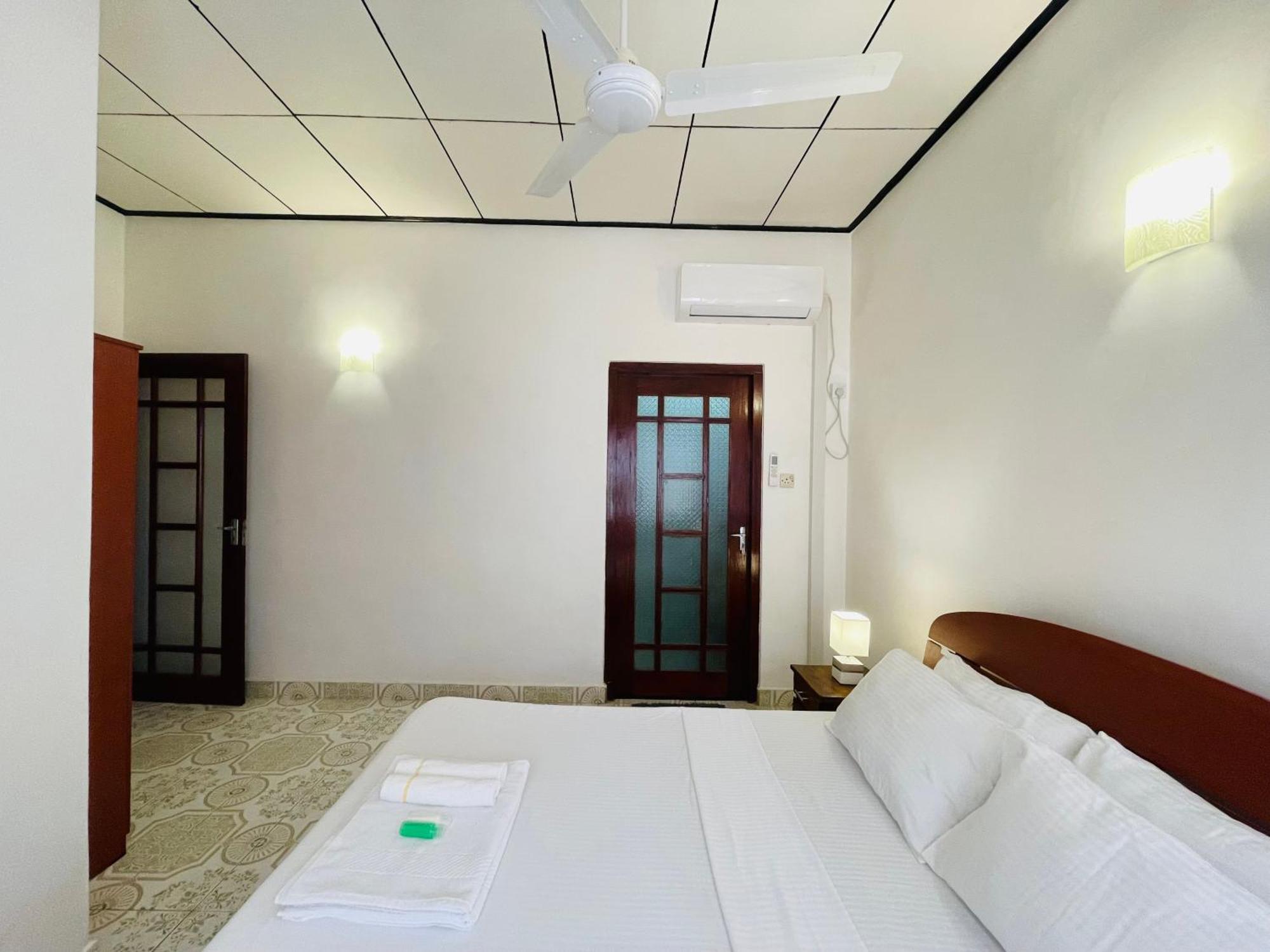 Rivinson Hotel Negombo Exterior foto